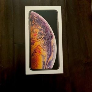 iPhone XS Max box